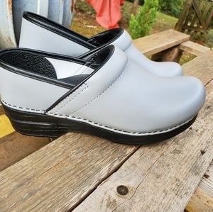 New Dansko Gray Clog 39